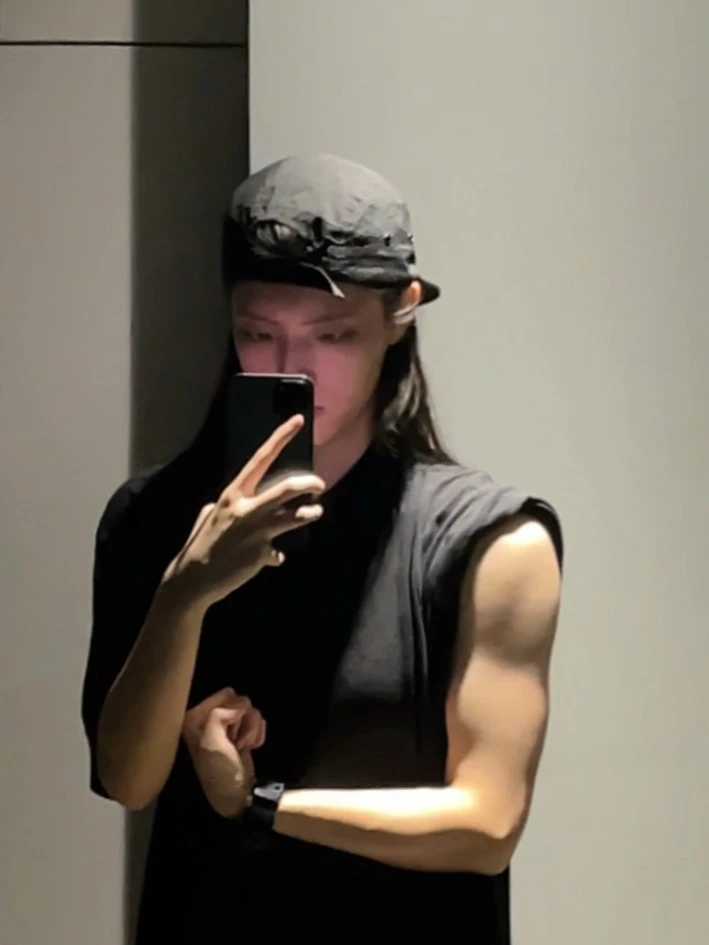 女