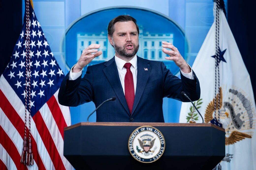 美副总统万斯今天造访国会山，动员众议院共和党人，鼓励他们在竞选活动和筹款工作中相