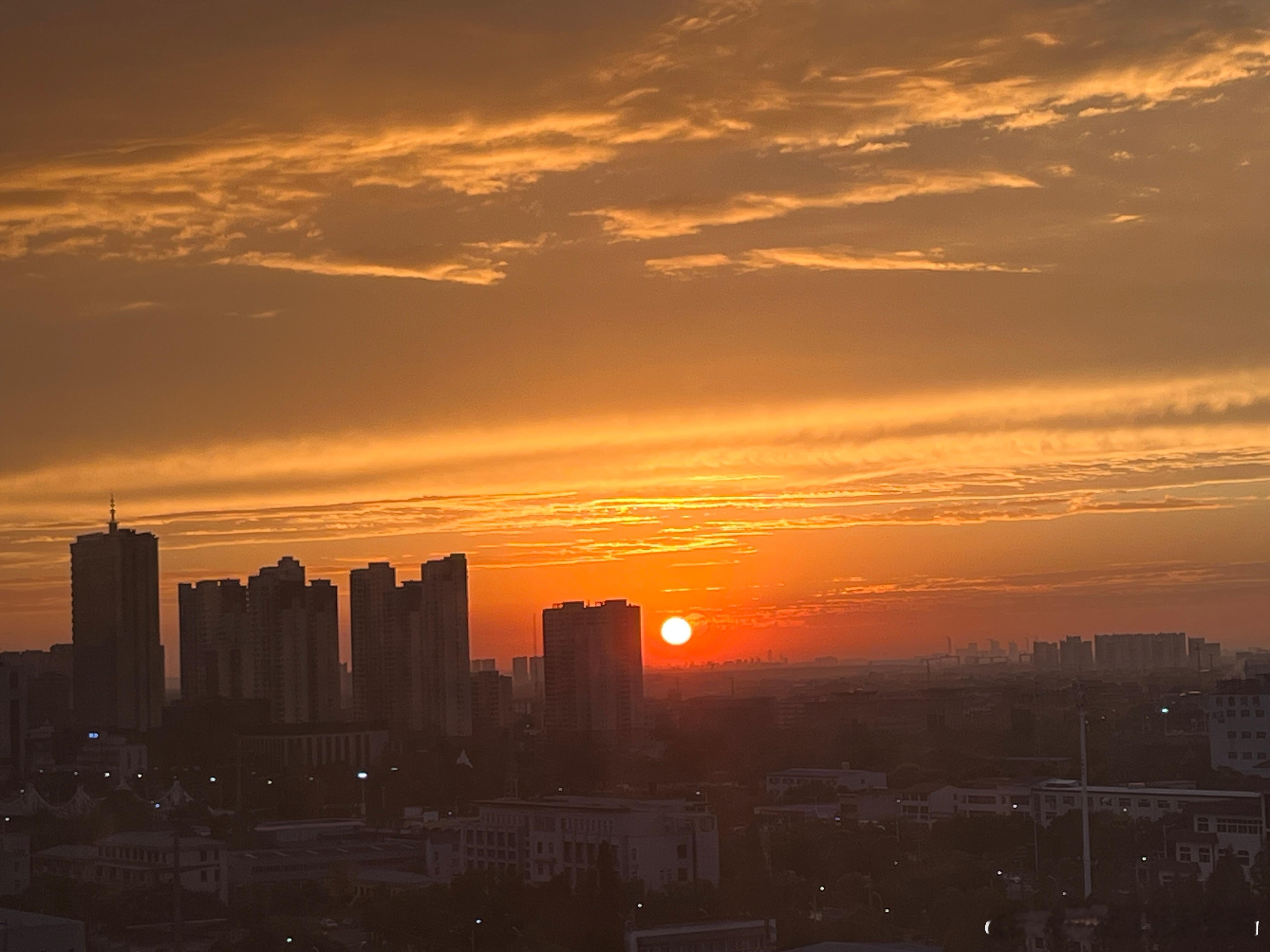 第一次下早班，终于能看见美丽的夕阳了🌇 ​​​