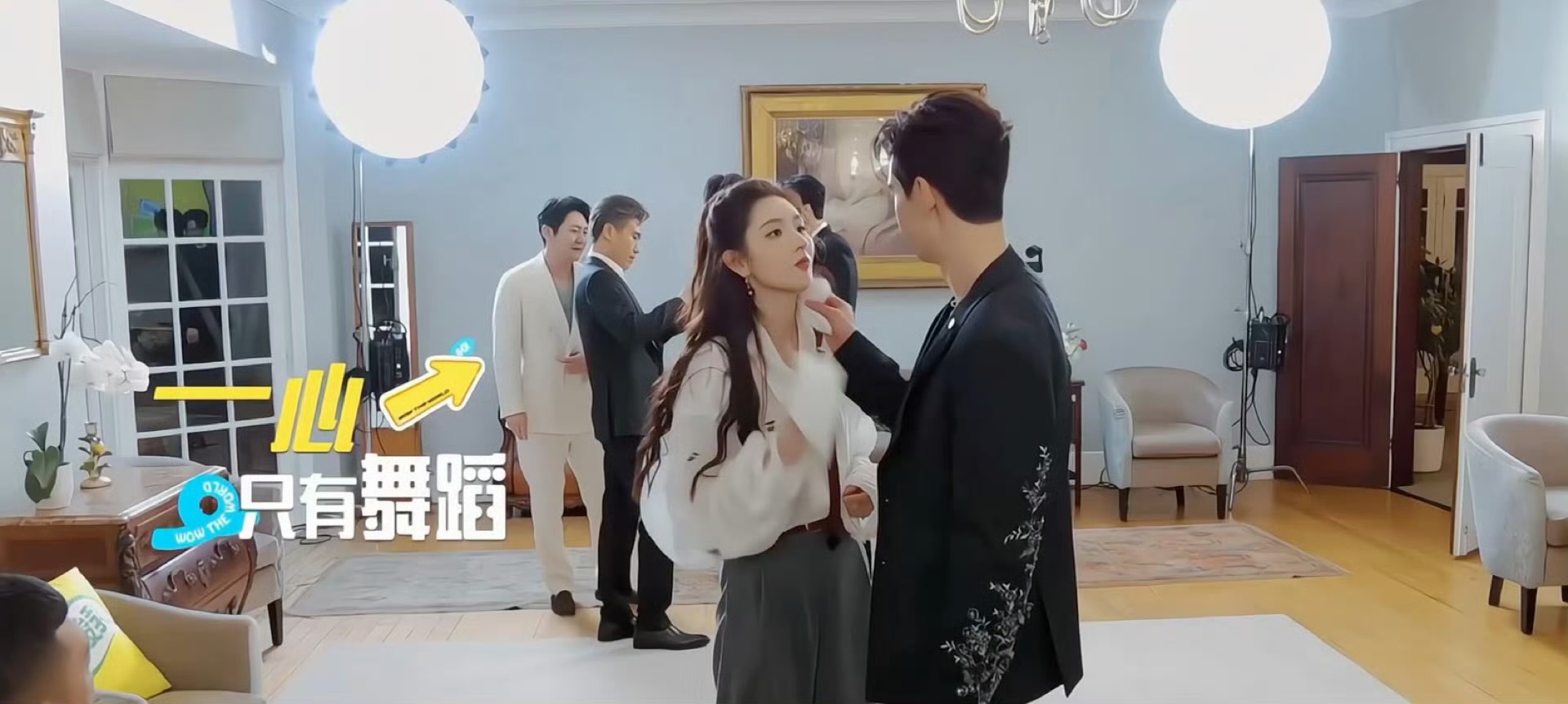 关晓彤来地球超新鲜一秒就得磕上关晓彤快点来吧！已经搬好小板凳，坐等她上线沉浸式嗑