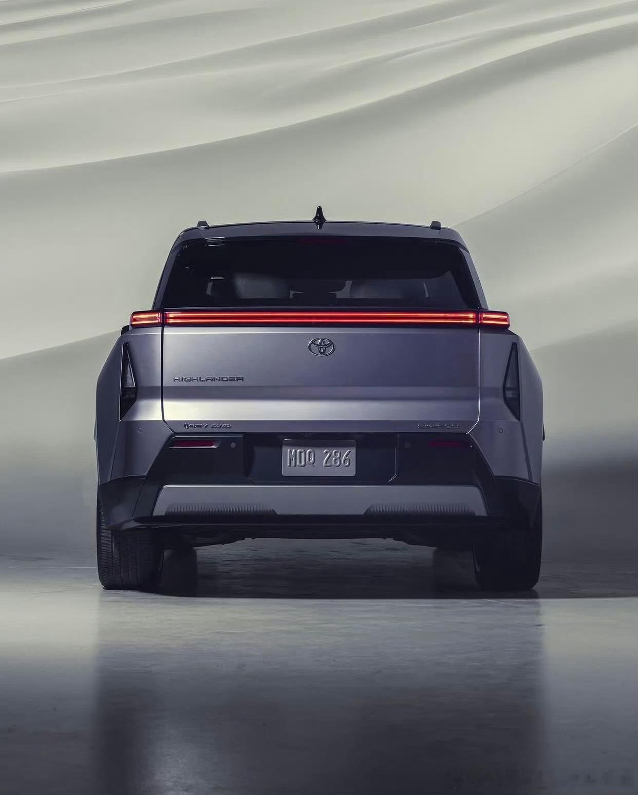 全新2027款丰田汉兰达，终于有些“国产新能源”的影子了。丰田丰田汉兰达