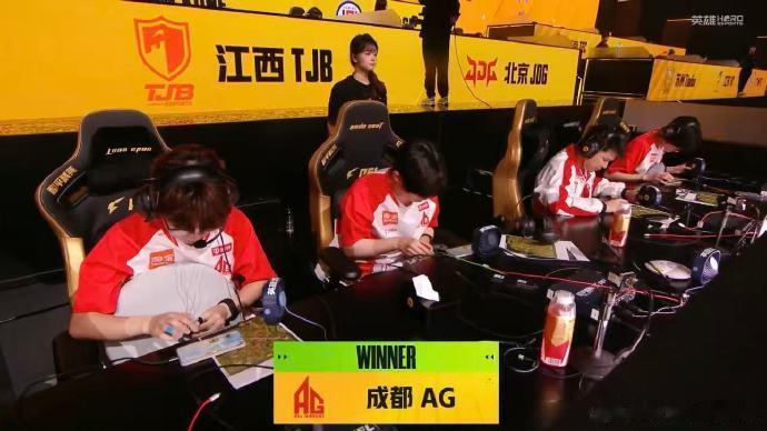 AG满编10淘汰吃鸡恭喜我们的AG战队，看见此次的团队的配合就觉得相当的燃，而且