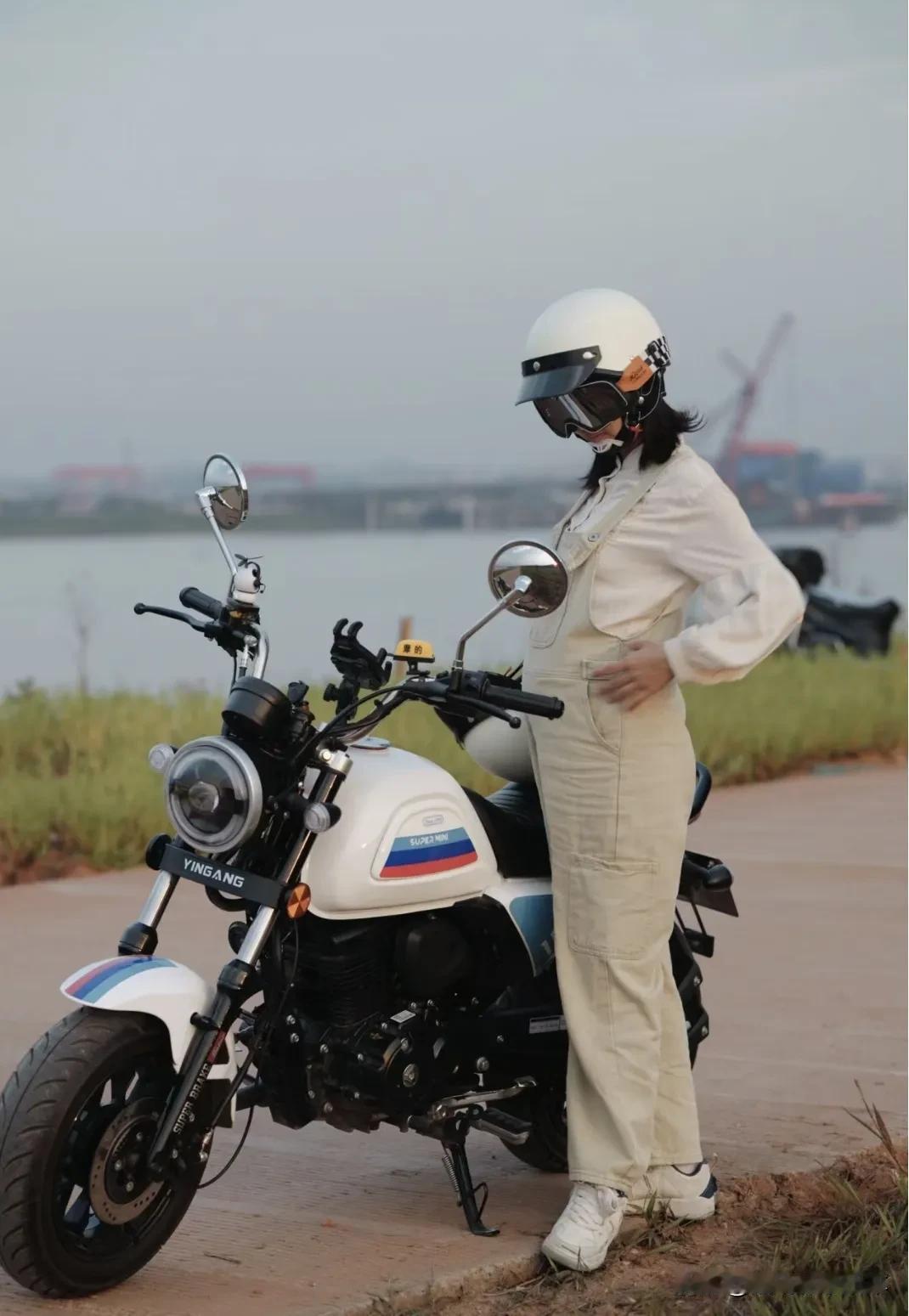 #银钢摩托SuperMini# 银钢摩托女骑的首款车