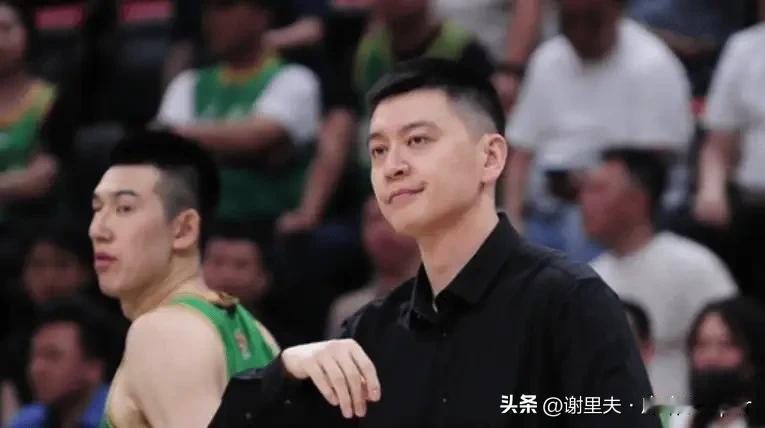 输掉G2后，杨鸣赛后终于说实话：除赵继伟，外援和本土后卫的控场都非常差，暗示郭艾