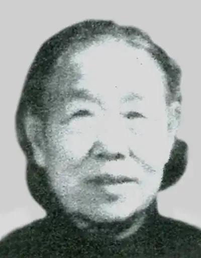 1956年，毛主席在怀仁堂看戏，突然停下来问周恩来一句：“恩来，刘嫂子在哪？”在