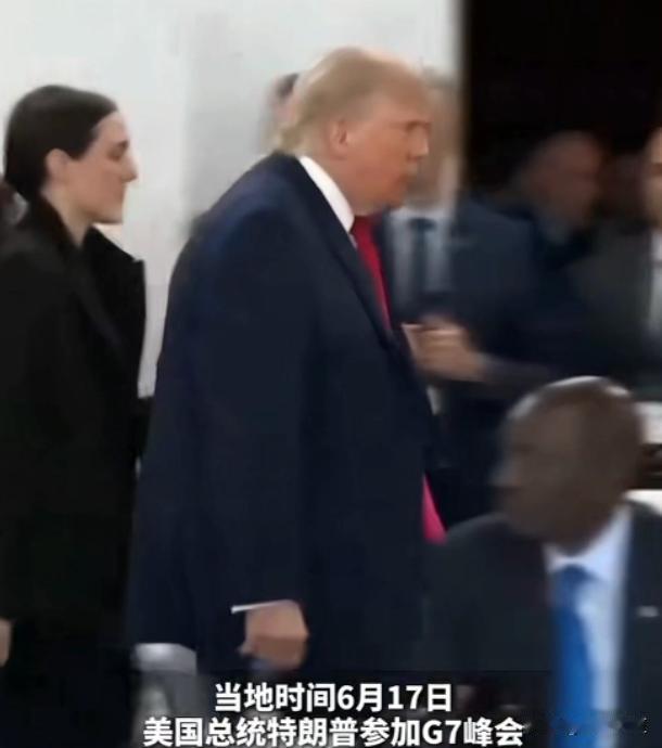 特朗普说：我是老大，一句话把在座的给吓的站起来了，这可不是玩笑这是他真实的想法。