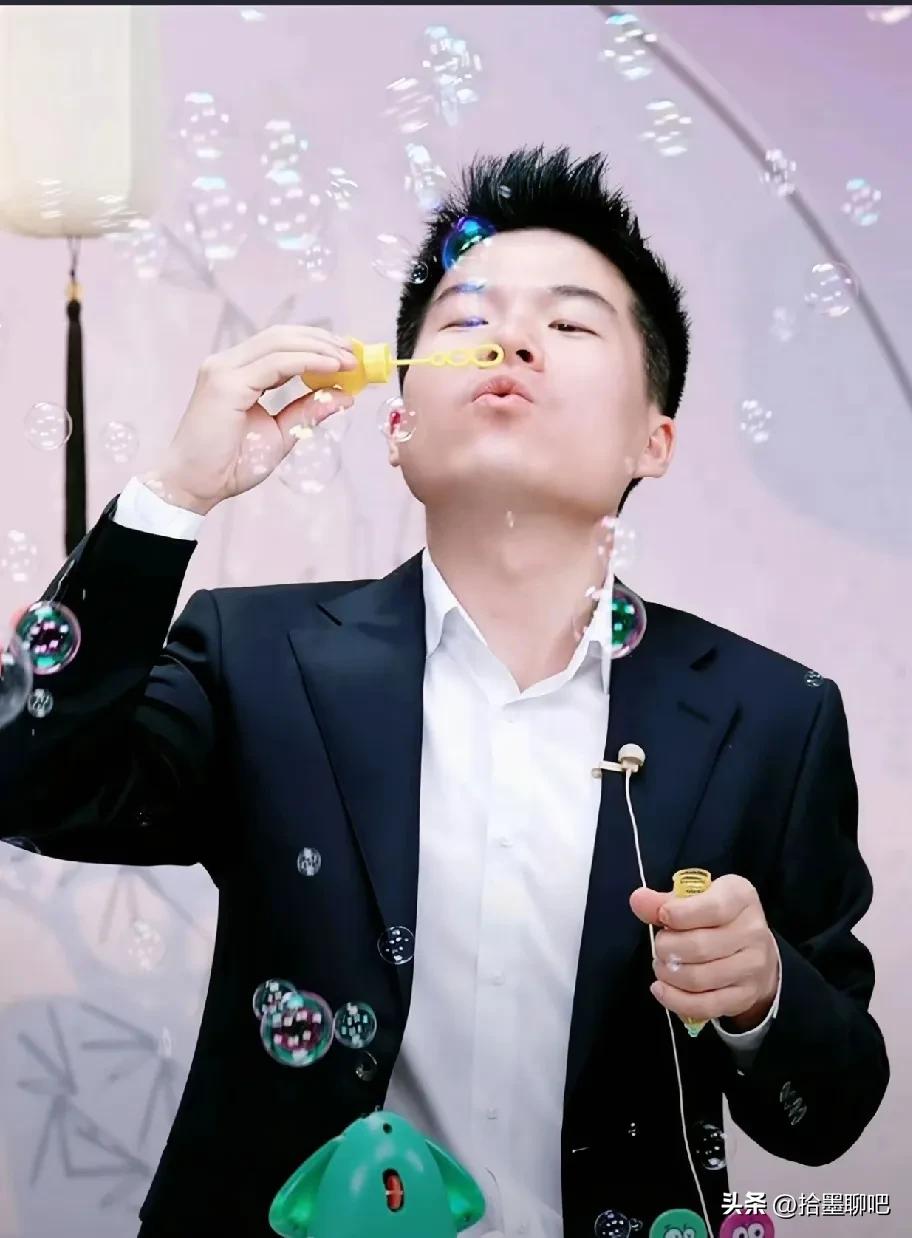 太炸裂了！真是老板越努力，员工越幸福，看到小贝版的一代宗师画面鸡皮疙瘩都起来了，