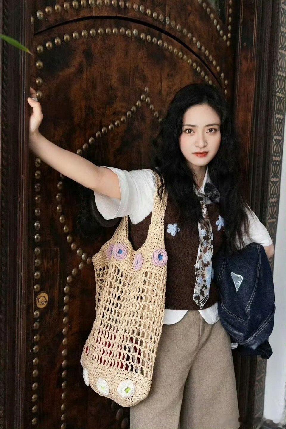 居家必备建议人手一个沈月 中餐厅名场面中餐厅 沈月卖滞销品时也太会了！又唱又跳还