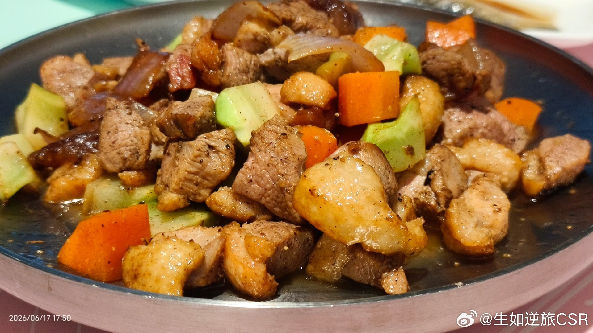 今日晚餐 梅雨季到了，給消夏的家人們做點食指大動的家常菜——香煎鴨胸炒時蔬，清蒸