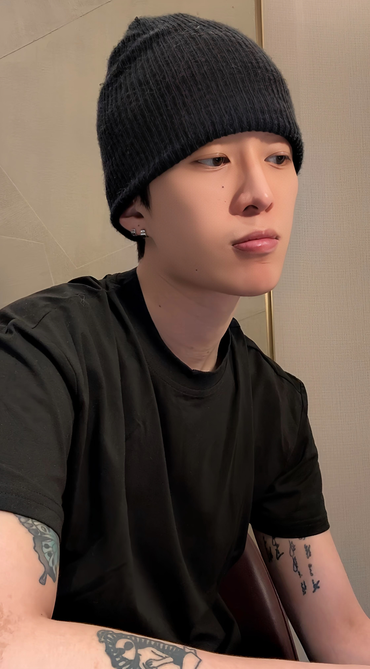 范丞丞直播范丞丞直播看韩国综艺，好久没看到福西西，随便直播居然帅得那么轻松 