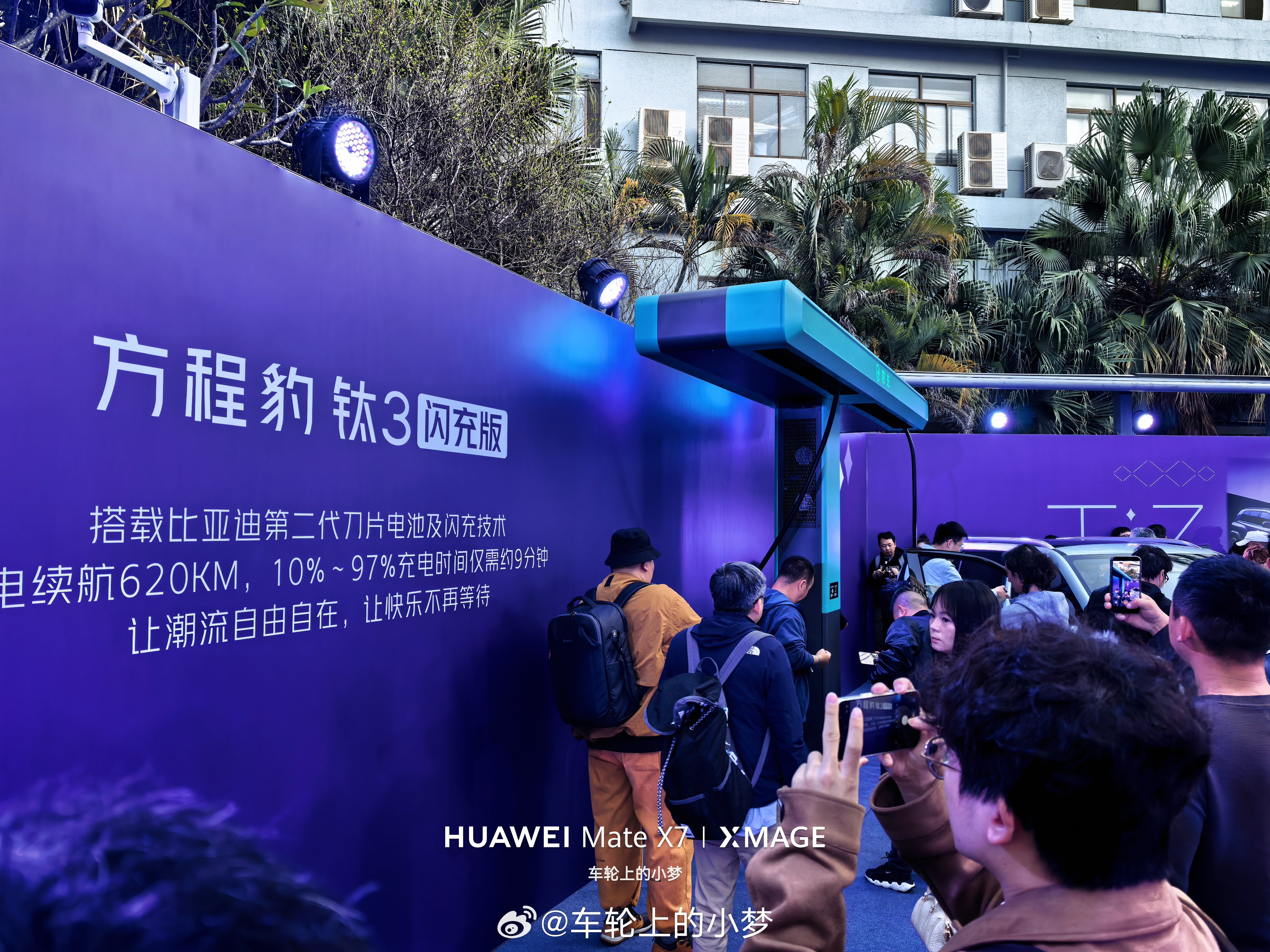 大家常说【车是男人的玩具】但今晚上市的这台车似乎有点不一样它不止适合小伙子，对小