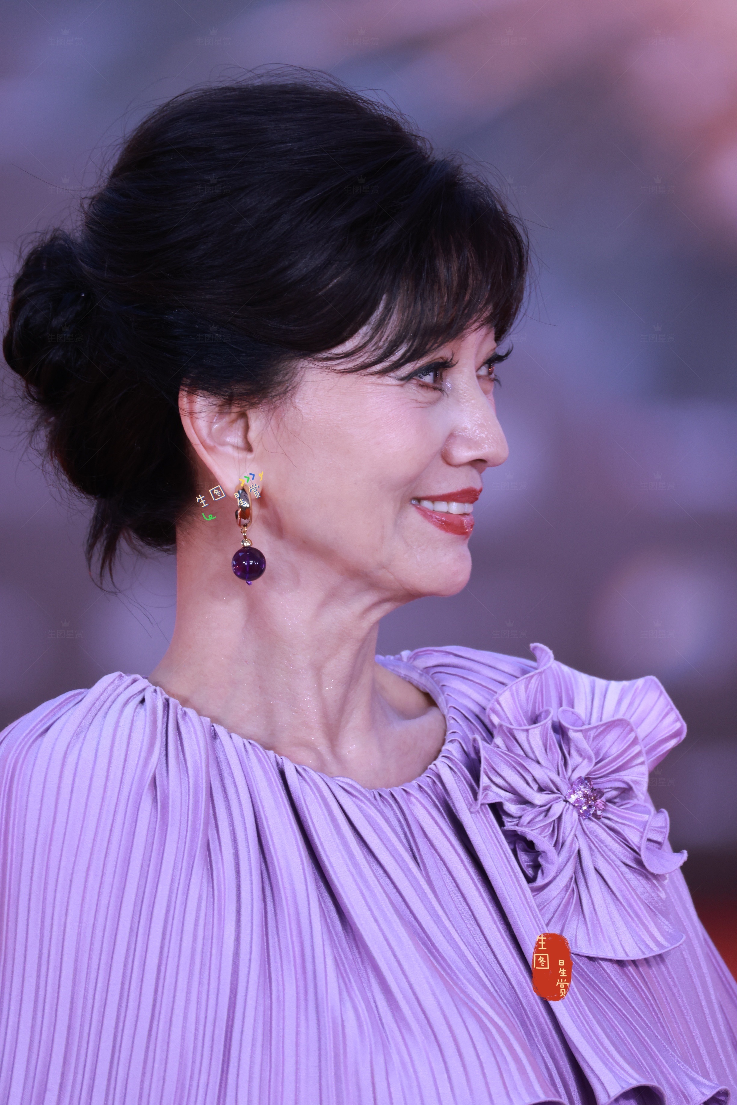 赵雅芝金鹏之夜红毯出图优雅从容，岁月不老✨ 