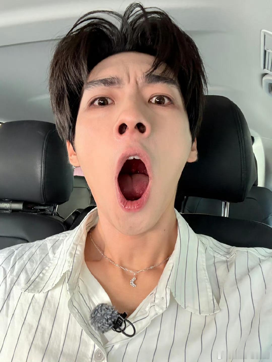颜安00后魔童是不是只有颜安才这么有颜任性的拍照，完全是魔童来的，我们主包刚开完