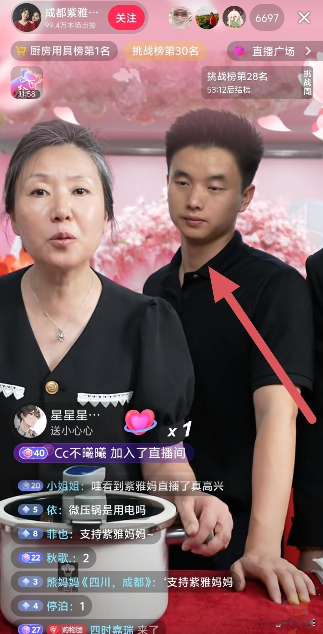 “紫雅妈妈的下场，
就是被这个干儿子骗光家产！”
紫雅妈妈做梦都没有想到，她只不