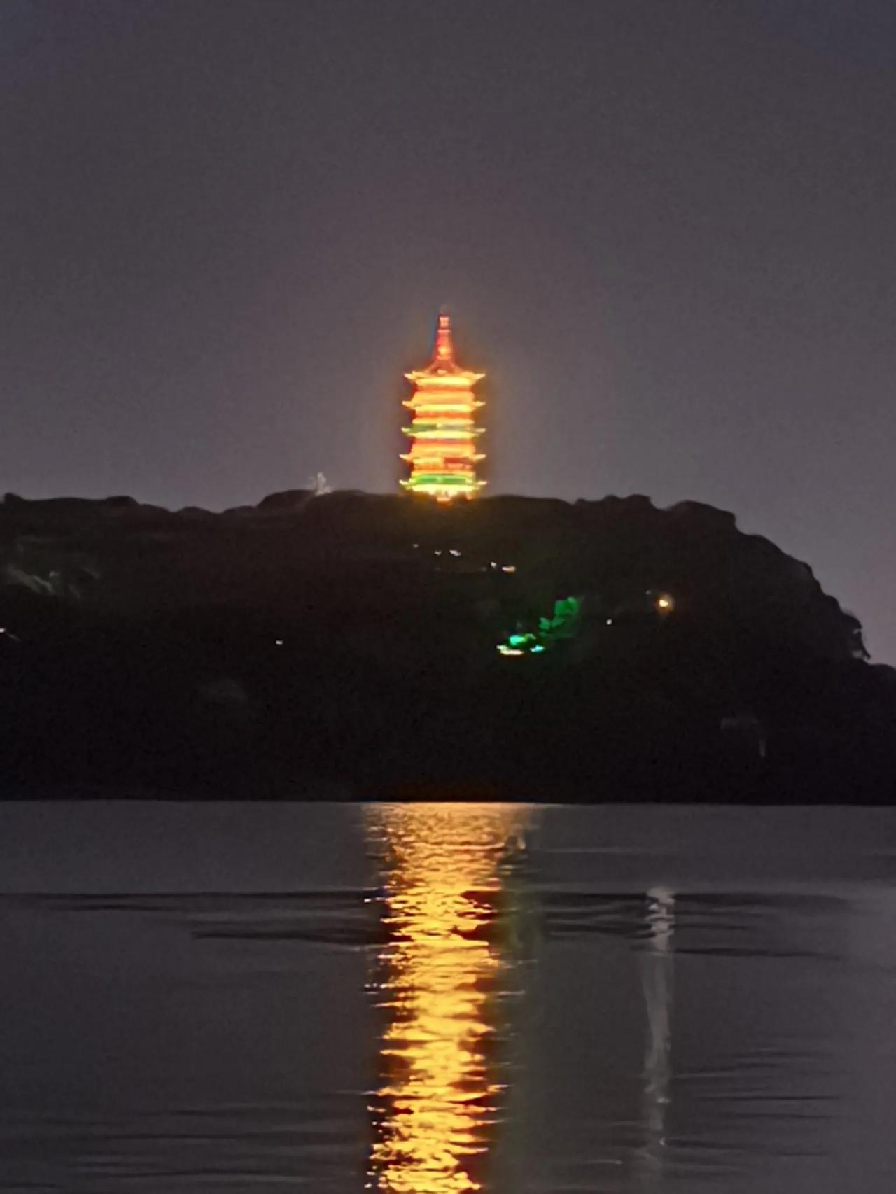 上海高考语文作文题目：《专   转  传》真的出得奇且妙，这三个字不知出在何处，