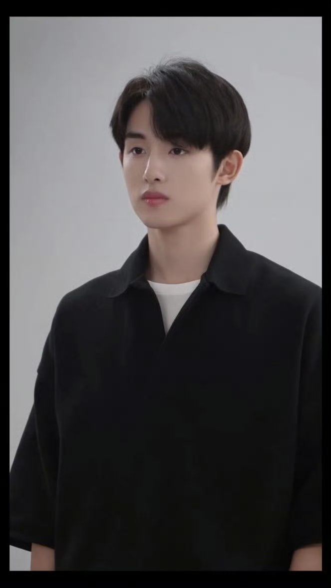 董思成今天是太阳雨路砚周学长定妆大汇总…… 好青涩的少年 