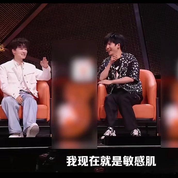 张绍刚打断周深 张绍刚：来拿健身说事是个什么事儿。周深：健身……张绍刚：好了，周
