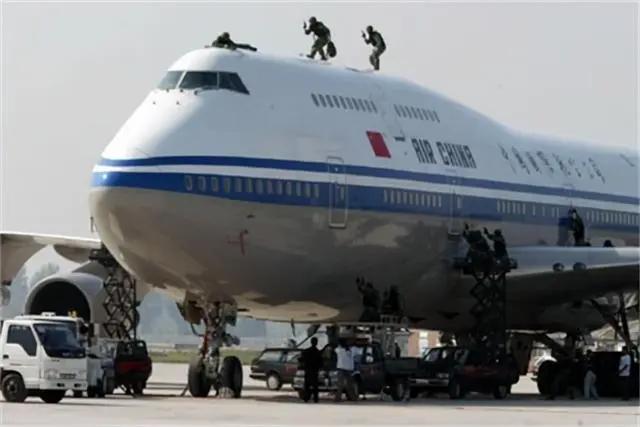 1989年12月，一架中国客机突遭4架韩空军战斗机包围和粗暴驱赶！燃油耗尽的客机