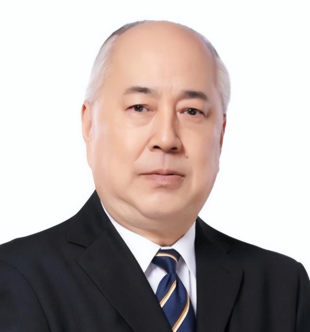 钱学森的儿子钱永刚，一生中两次辍学，初中数学考30分，高中没念完就另谋出路，而父