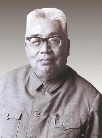 他63岁任黑龙江省第一书记、省革委会主任。主改期间，推广大豆、玉米良种，普及农业
