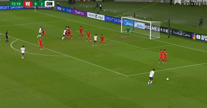 彭啸梅开二度！！！用肩膀吊射破门！！！！但判罚越位位置干扰门将，进球无效U23国