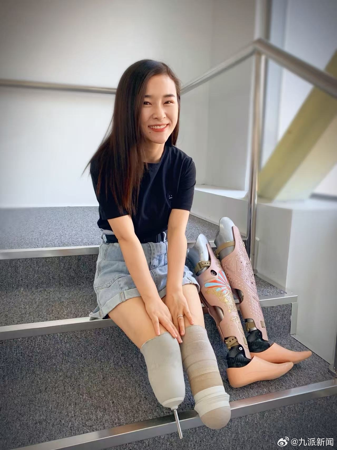 #廖智称遭网暴落泪时被女儿安慰#【#廖智称女儿像一个小哲学家#】从废墟中被救出、