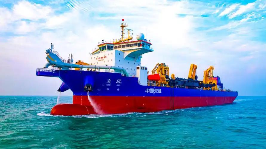 中国传来重磅消息！东海海域，上海振华重工自主研发两艘巨型耙吸船完成海试，刷新疏浚