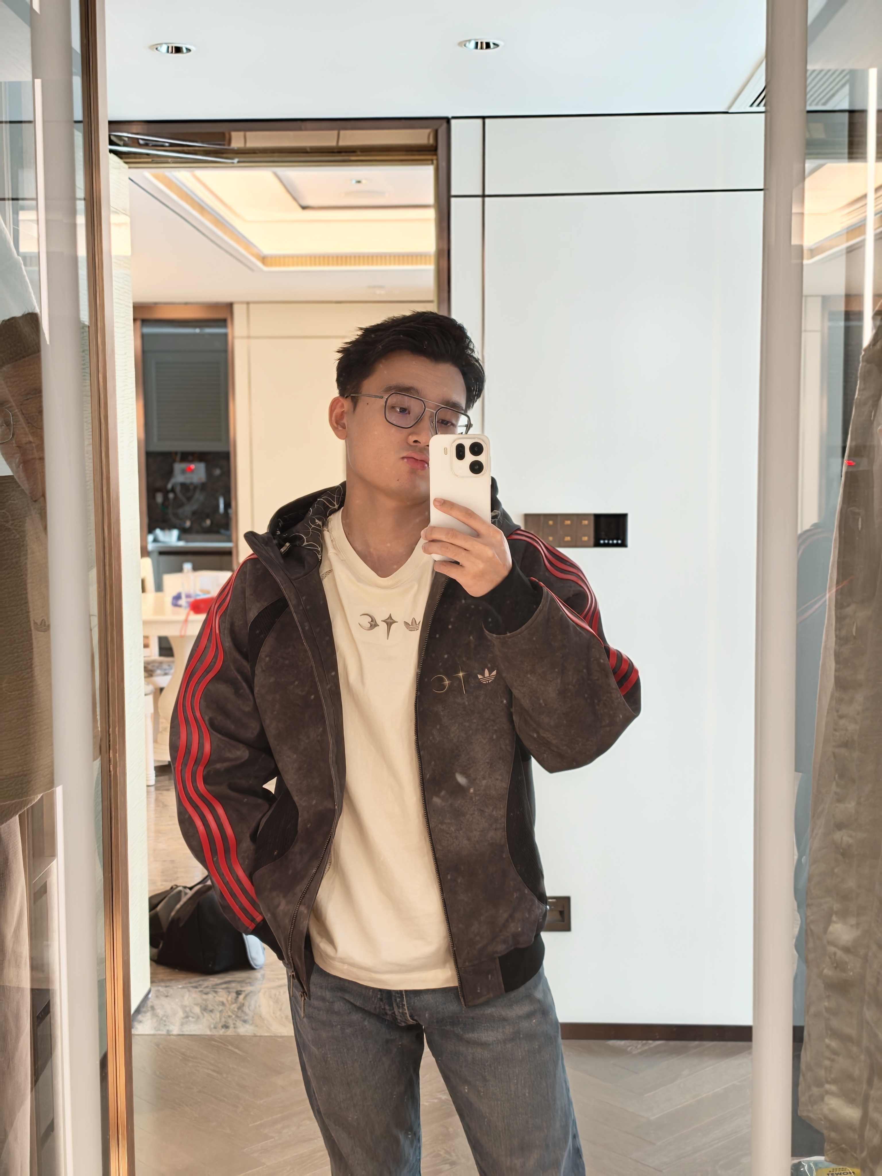 总有网友说我平时穿的比较显老，今天穿了个年轻的