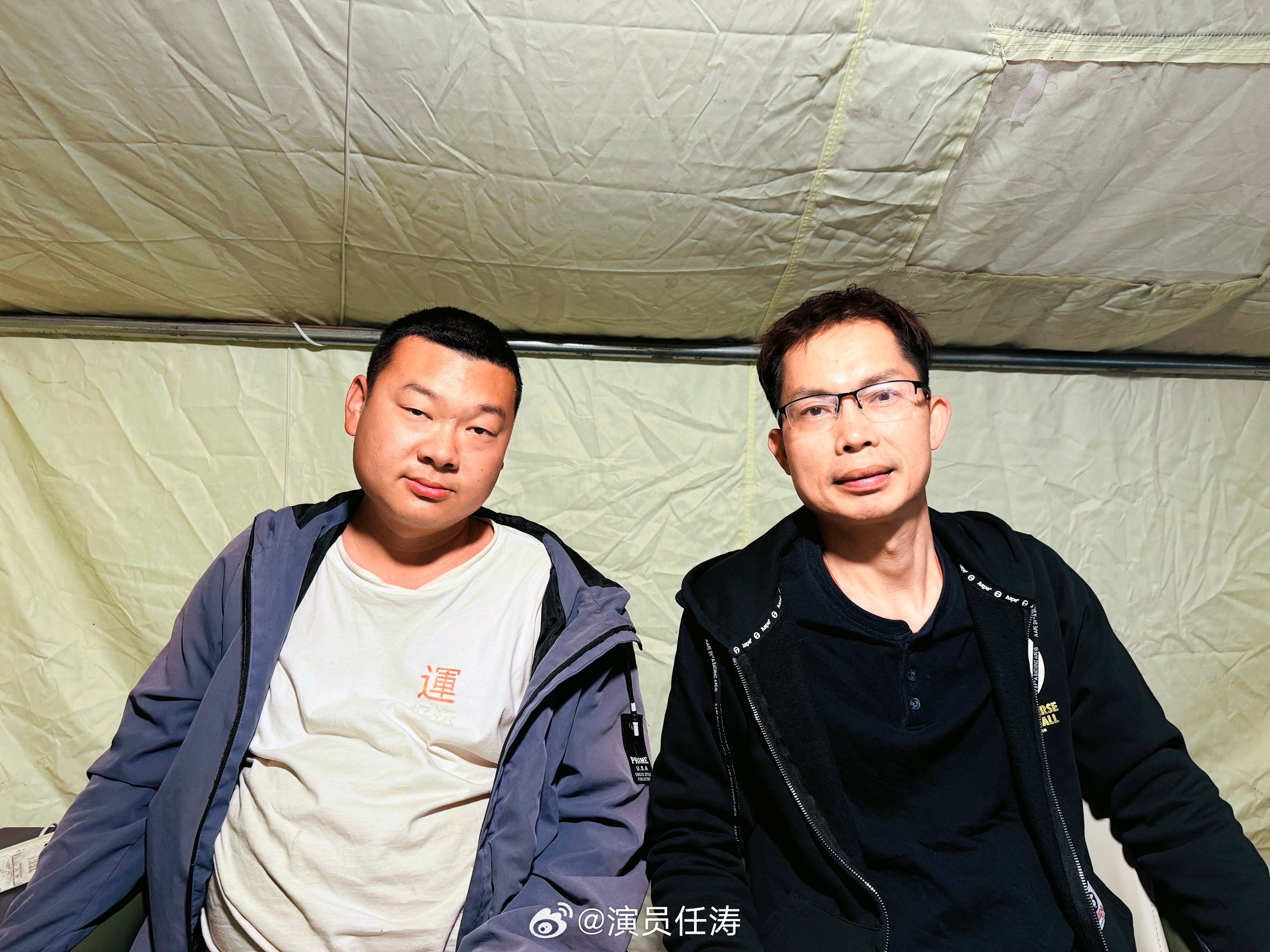 翻旧照看到和广州谢哥的合照，照片拍摄于2025年三月份，谢哥从岭南来横店游玩考察