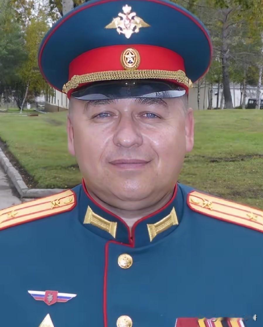 俄罗斯任命了乌克兰叛将谢尔盖·斯托罗任科中将为库皮扬斯克战区的总指挥。
​谢尔盖