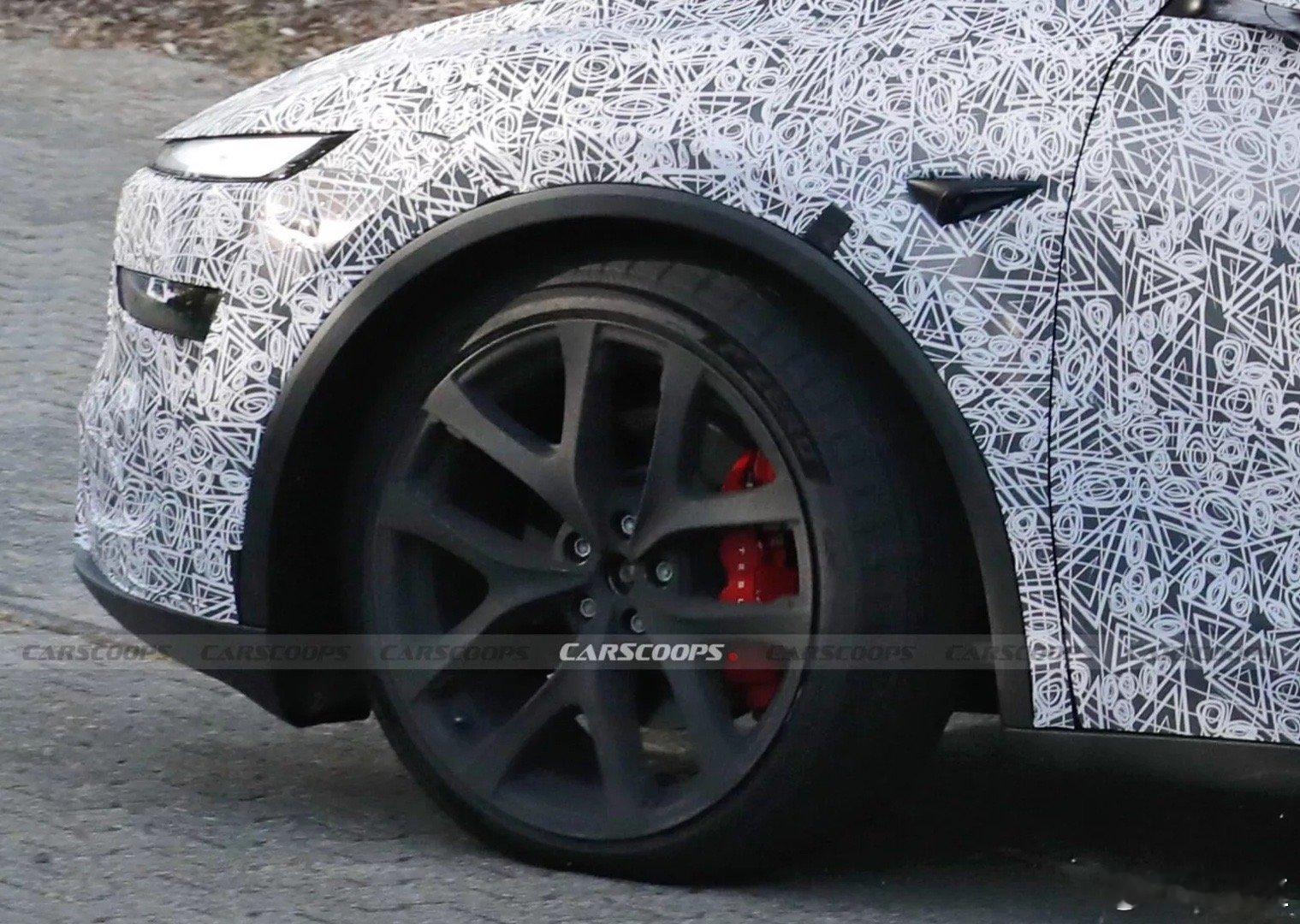 特斯拉焕新 Model Y Performance 轮毂很明显的变化类似mode