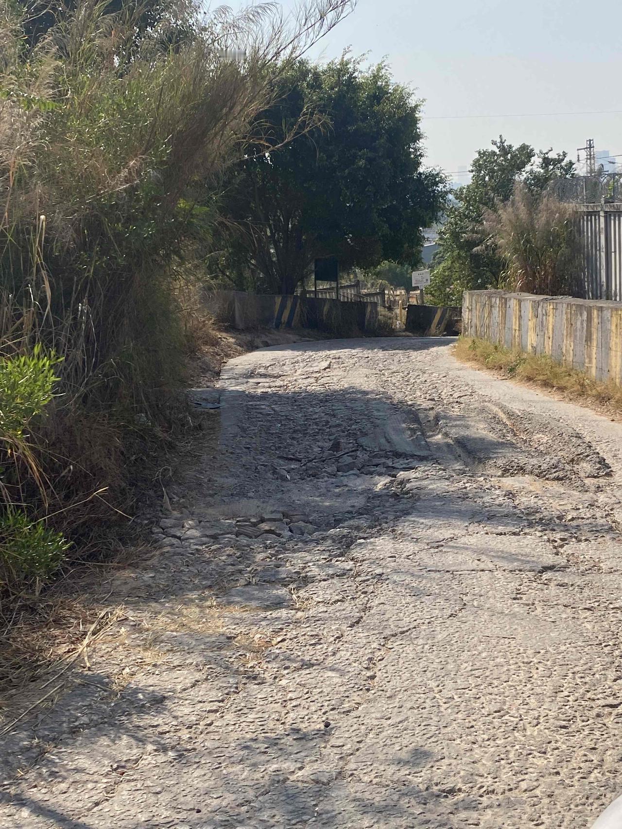 一家人至今住出租屋里，连自己的房子都没有。老公不务正业，每个月往家里交6000元