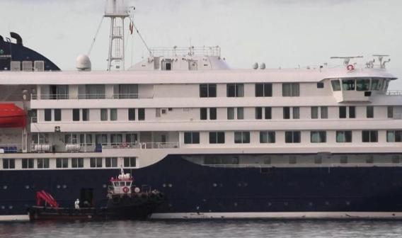 5月10日凌晨，涉汉坦病毒疫情的荷兰籍邮轮“洪迪厄斯”号，缓缓驶入西班牙特内里费