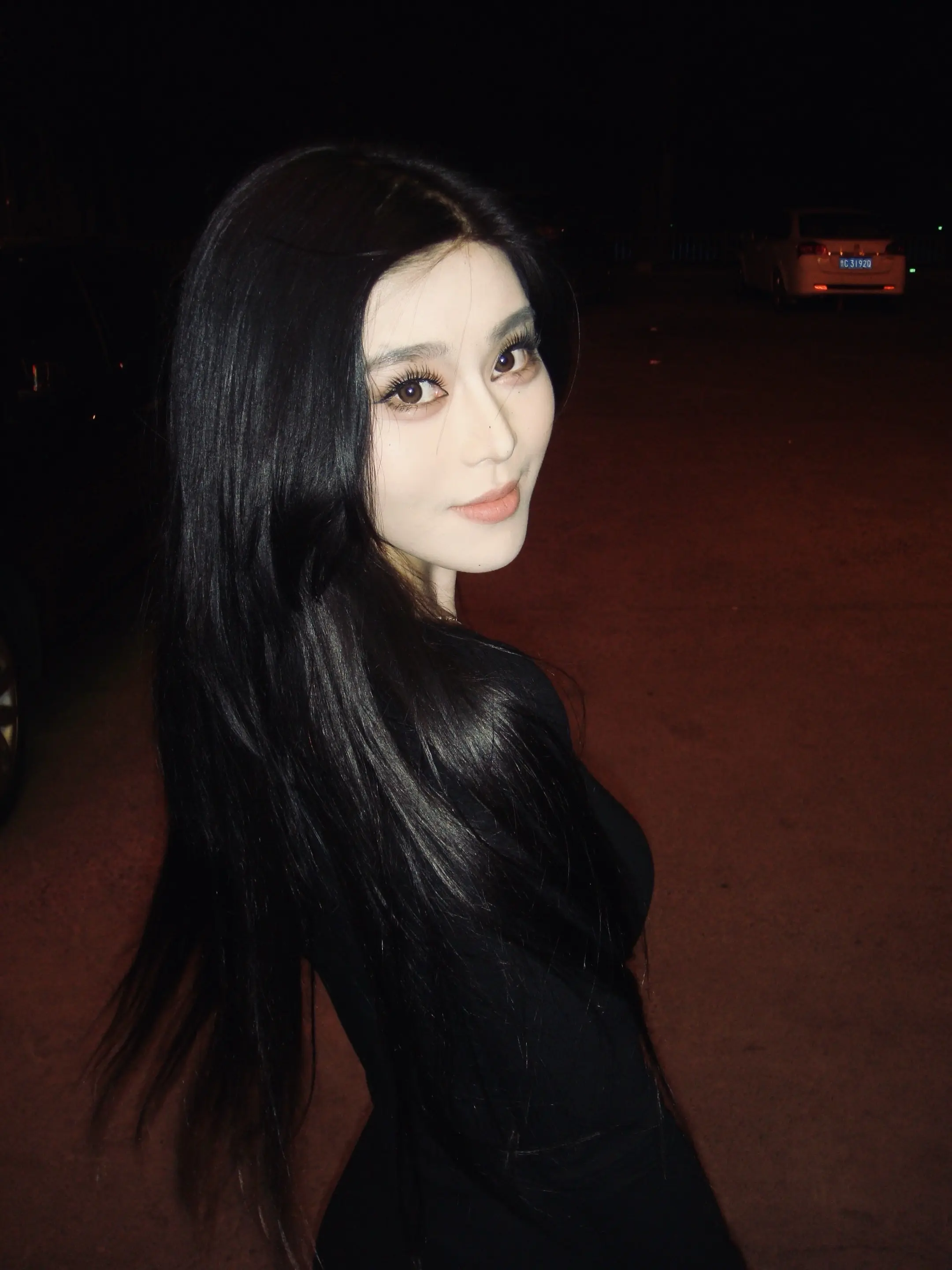 情刀划过旧四季 无人能将你代替。