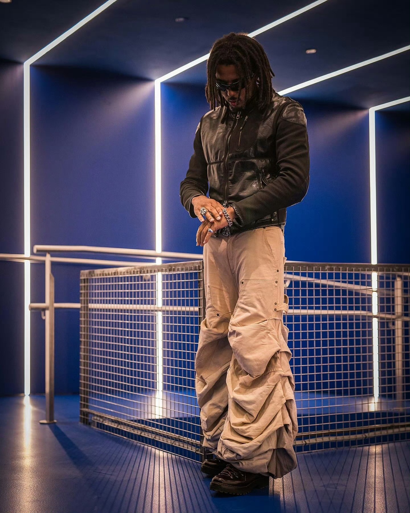 世体：巴萨中卫人选成谜！弗里克演练孔德搭档马丁据《世界体育报》报道，欧冠赛前最后