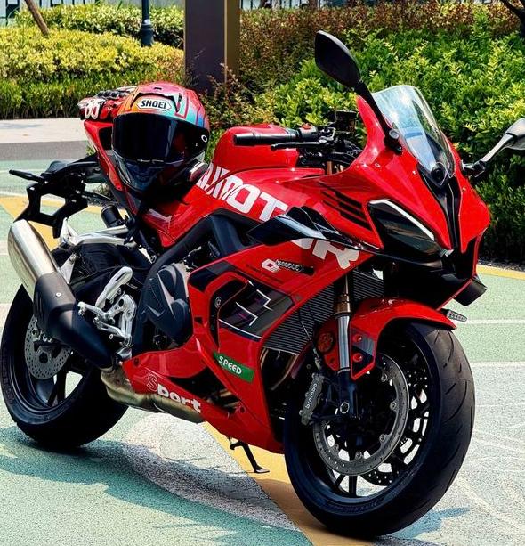 张雪机车硬气拒卖新手🔥驾龄不满1年，给再多钱也不售

最近机车圈被张雪机车的操