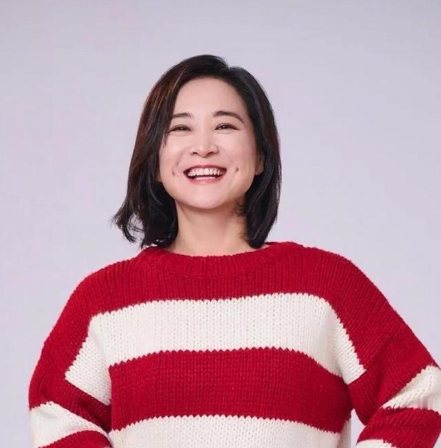 主持人问王晶：“贾玲为什么要减肥，是为了健康吗？“王晶摇摇头：“根本不是为了健康