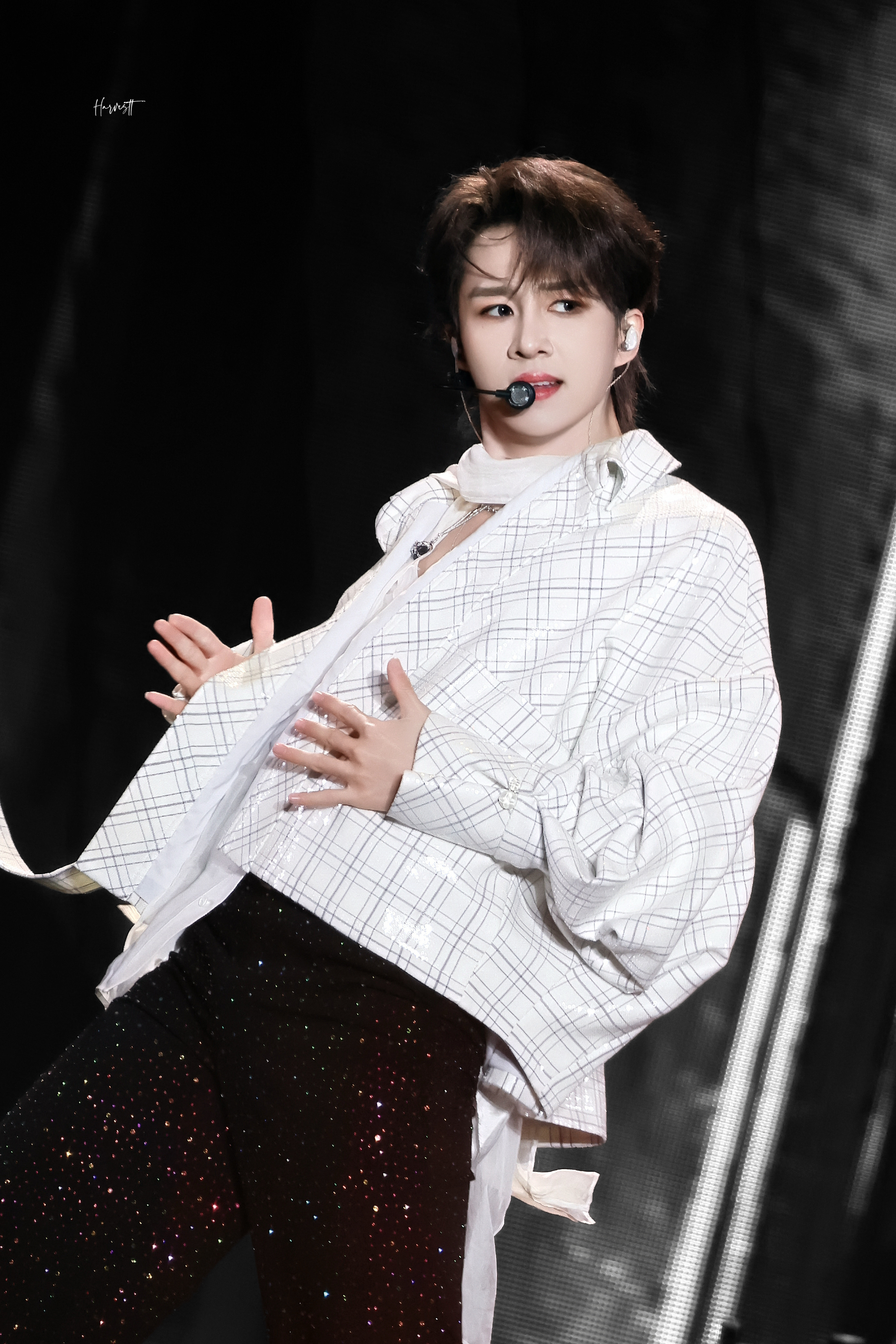 💜   用蹁跹舞姿把每个黯然角落都悄然点亮♐用炽热歌声让整个惺忪世界都听到回响