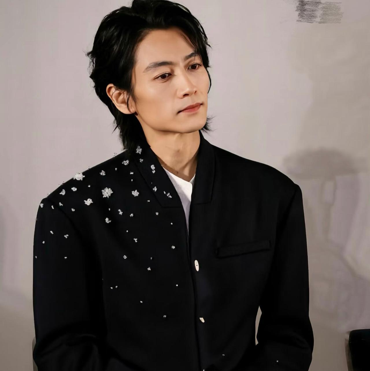 对不起，陈晓，

我实在看不下去了，

即使你的粉丝骂我，我也要说一句，

你怎