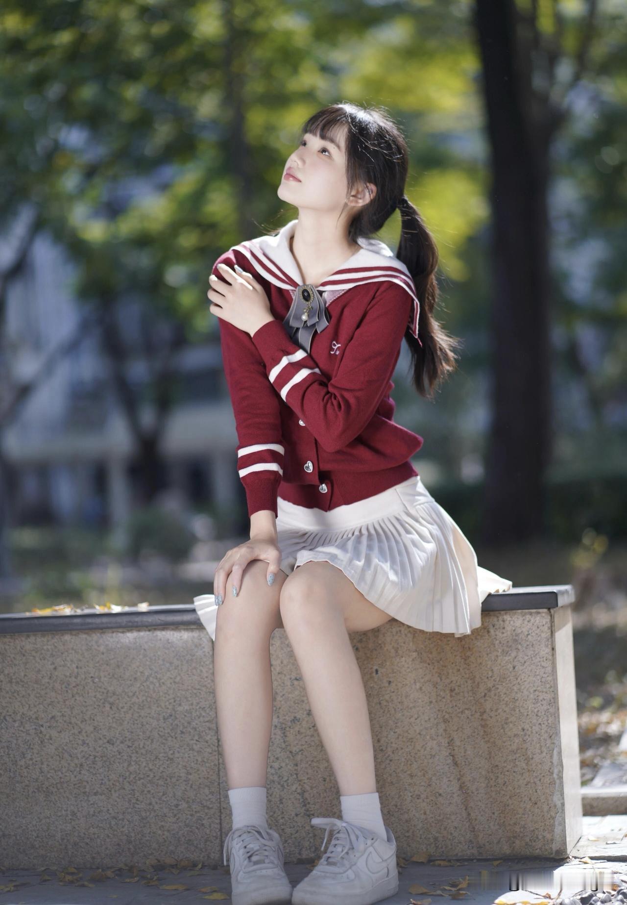 少女心爆棚的校园风穿搭，阳光下的青春气息！🌞💕
