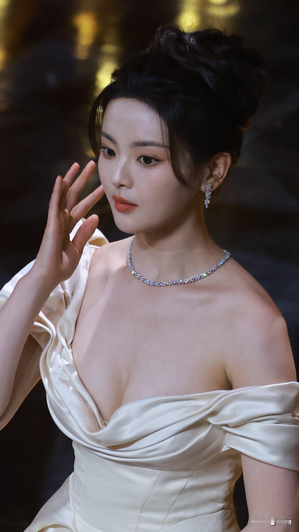🎀杨超越，以前真的是小看你了！[赞]