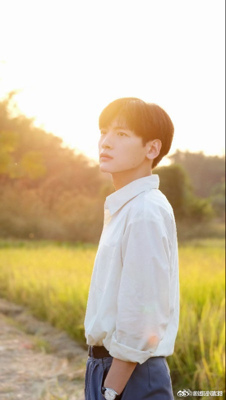 翟潇闻赛级白月光男主 平时看他的时候是温柔的，女主遇到事的时候是能挡在前面的。这