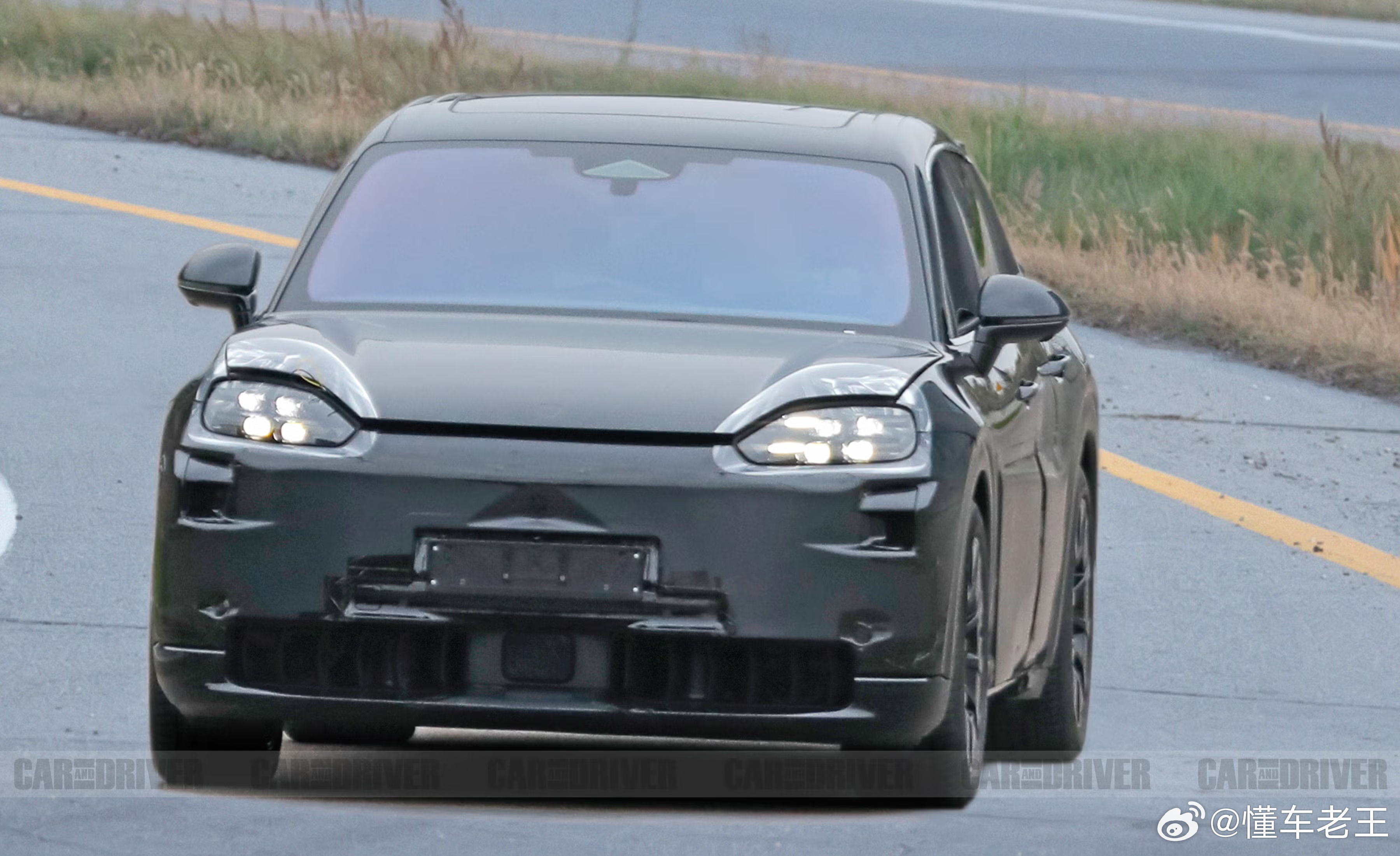 2027年保时捷会有一款全尺寸三排（6/7座）SUV，这台车想象空间还是有的。内