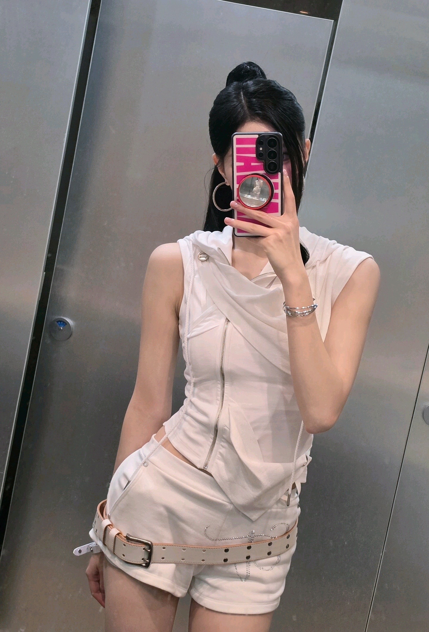 我笑死了真的是敢于尝试新发型的猪 不过有这张脸在什么发型都驾驭了🫳🏻 