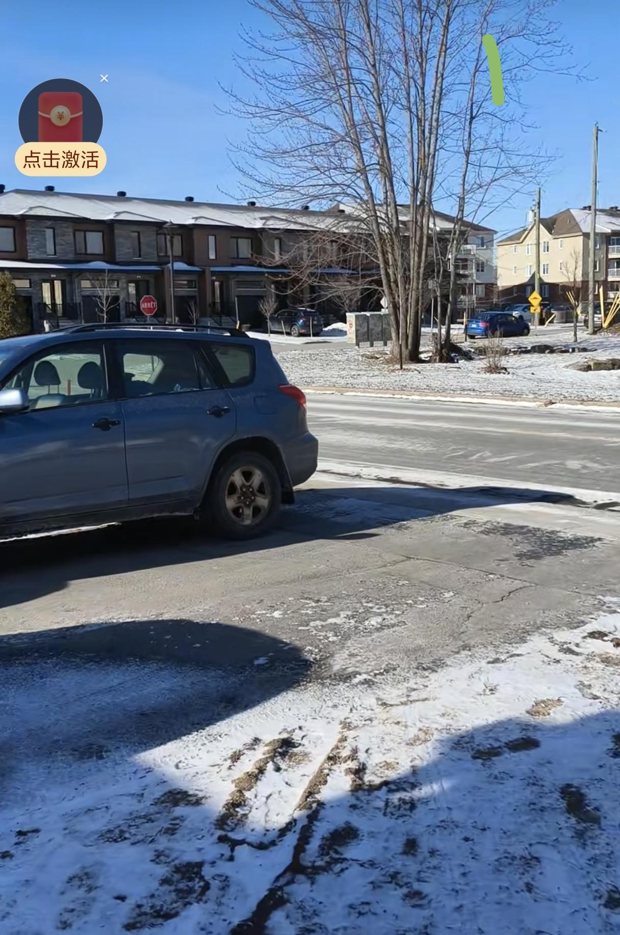 云鹏发了一个加拿大的街景，网友说，东北农村的感觉！
街上一个人都没有，人很少，据