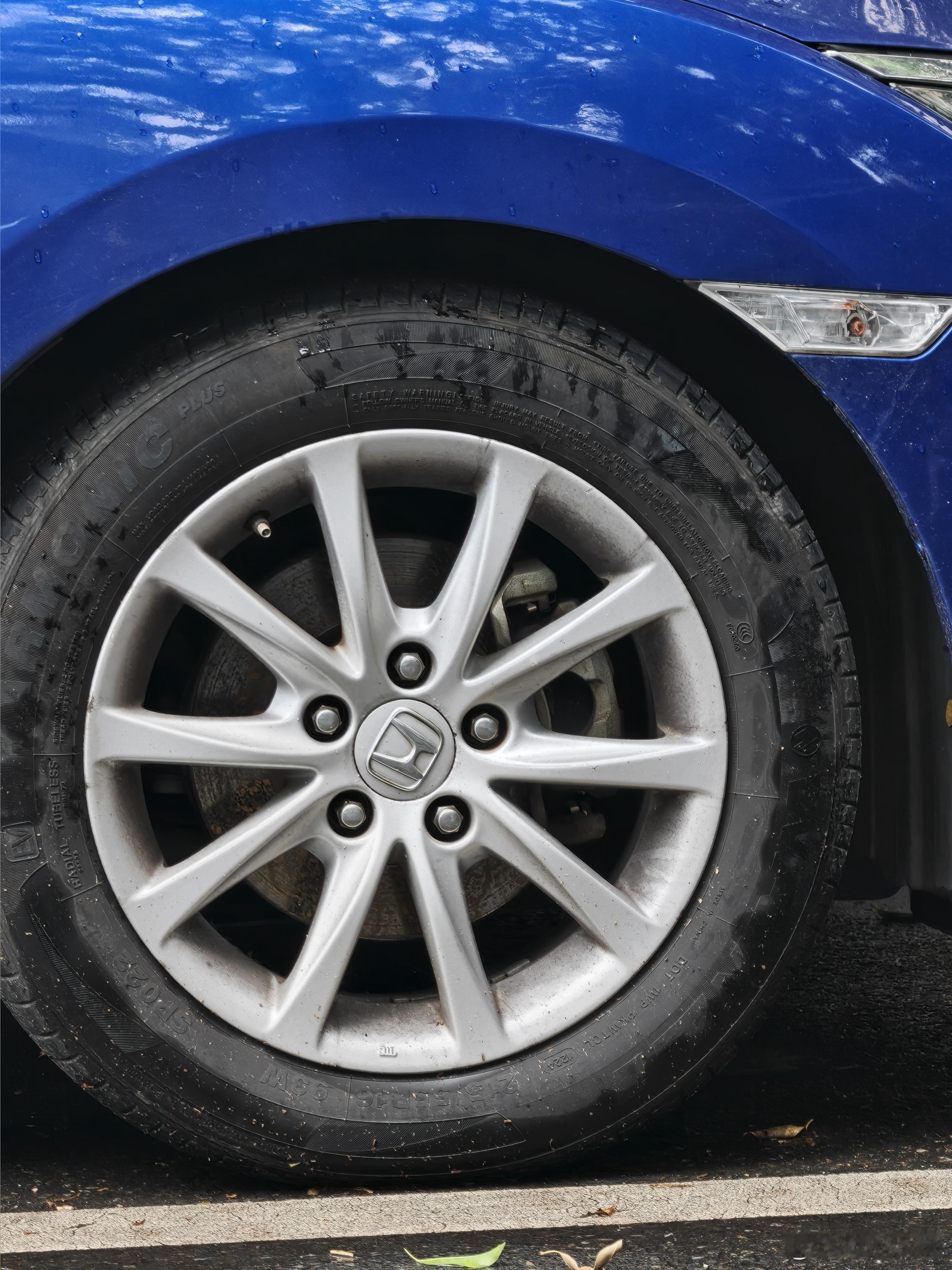 看图片猜到车型和配置没问题吧，提示：有天窗 