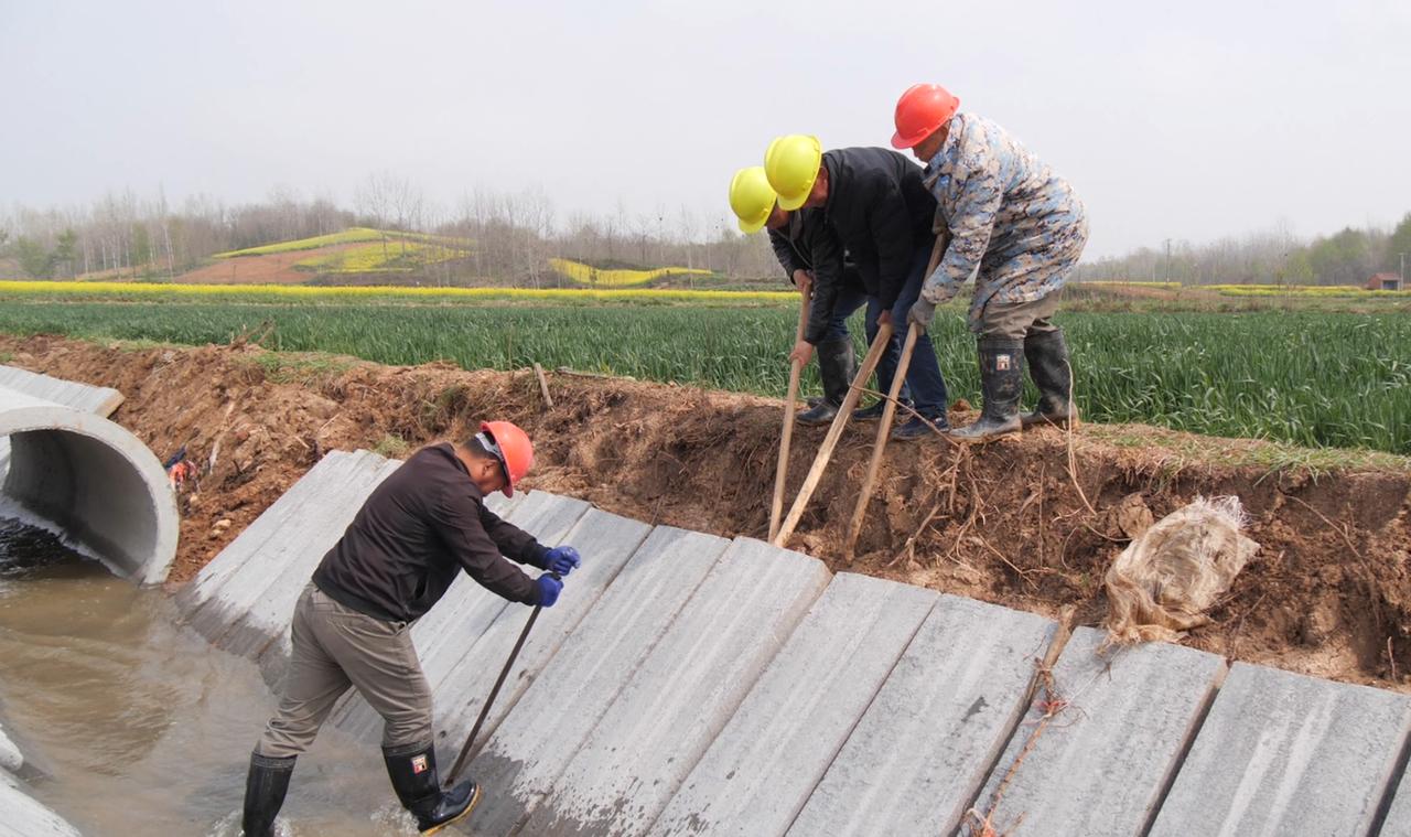这几个老农民工的工资要不回来是不是活该？知道原因的你，恐怕也要连连点头。
   
