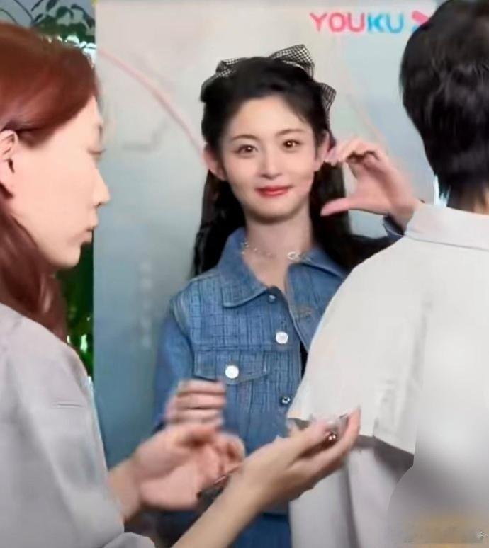 娱乐圈跟新换代太快了？  网友说现在娱乐圈更新换代的速度太吓人了，一线顶流赵丽颖