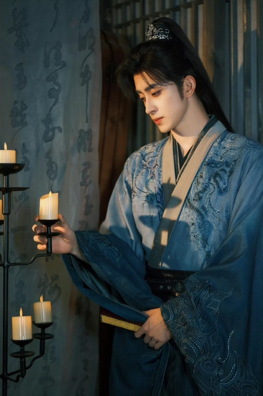 敖瑞鹏[超话]敖瑞鹏要做弈棋之人敖瑞鹏有执棋之能 敖瑞鹏燕迟执棋大片来了！ ​​