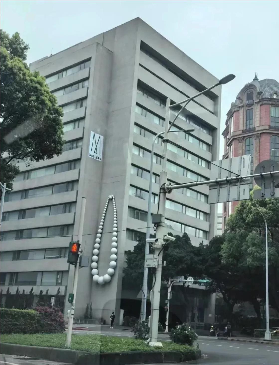 汪小菲终于懂得怎样气疯大花蛇了！

小汪总在湾湾的酒店，这换标志的速度也是绝了！